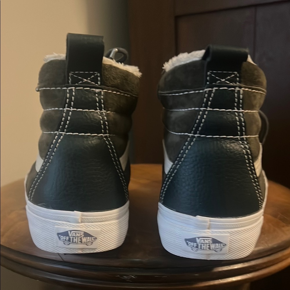 Vans® Unisex Sk8-Hi MTE High-Top Sneakers in Suede - Picture 3 of 8